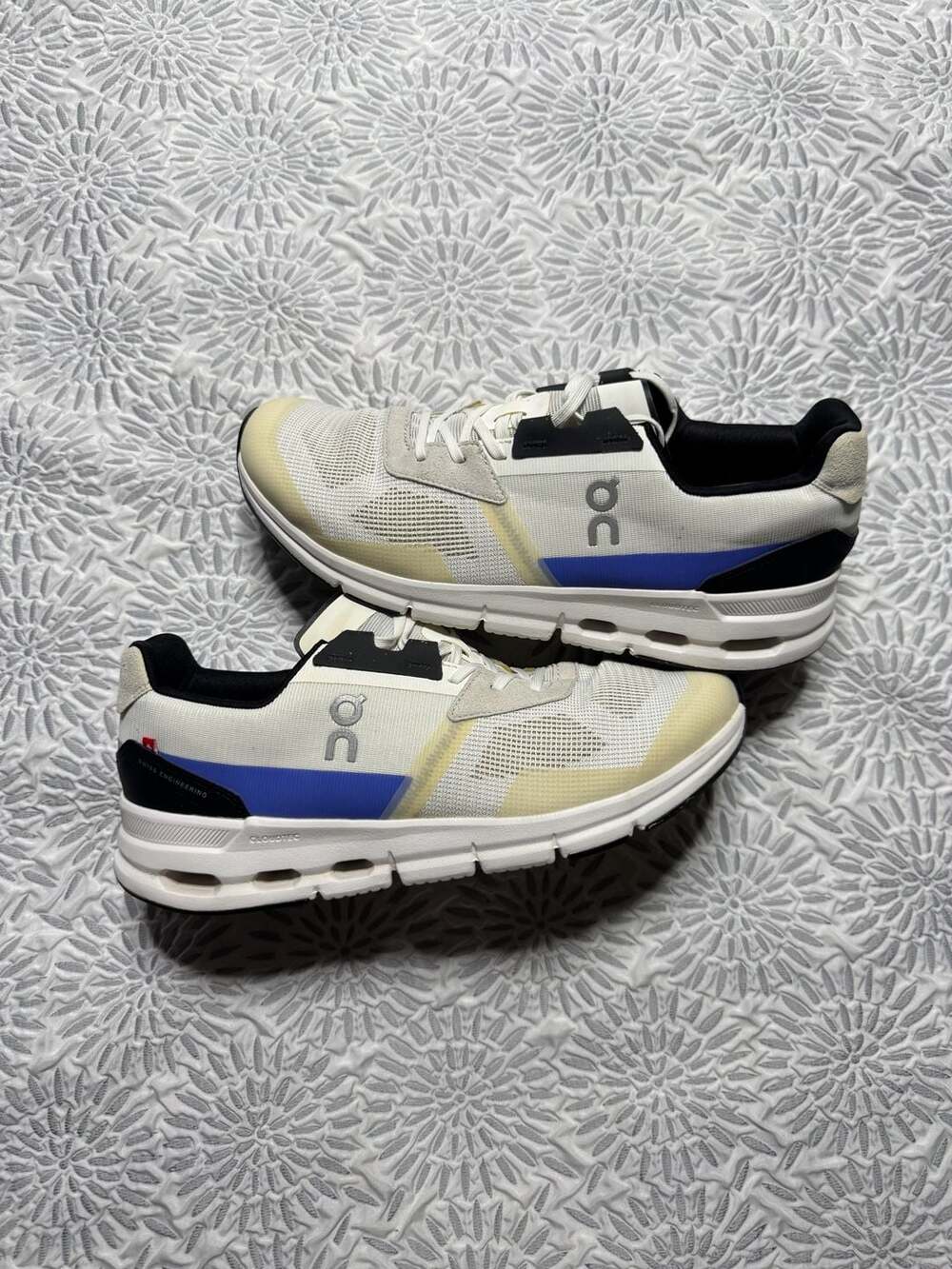 On Running Cloudrift Shoes Men Size 8.5 White Cobalt 87.98262